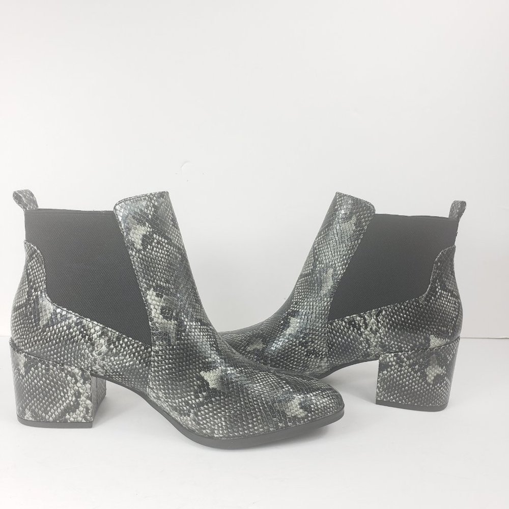 ANNE KLEIN PARSON GRAY SNAKE PRINT ANKLE BOOTS SIZE 10 - Picture 8 of 10